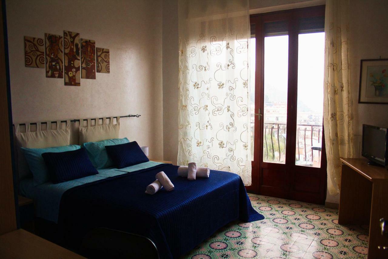 Sea View Apartment Taormina Bagian luar foto